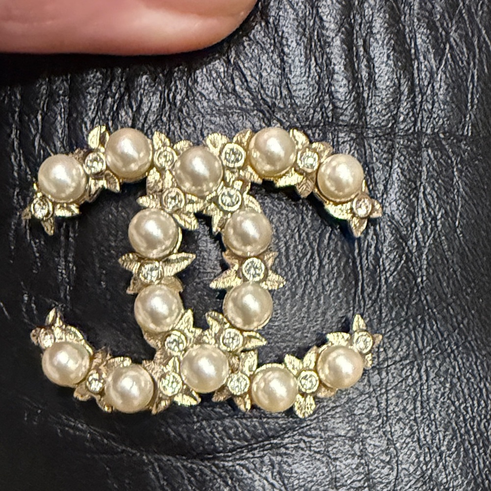 Chanel Black and Cream Women's Sandals - Picture 6 of 6